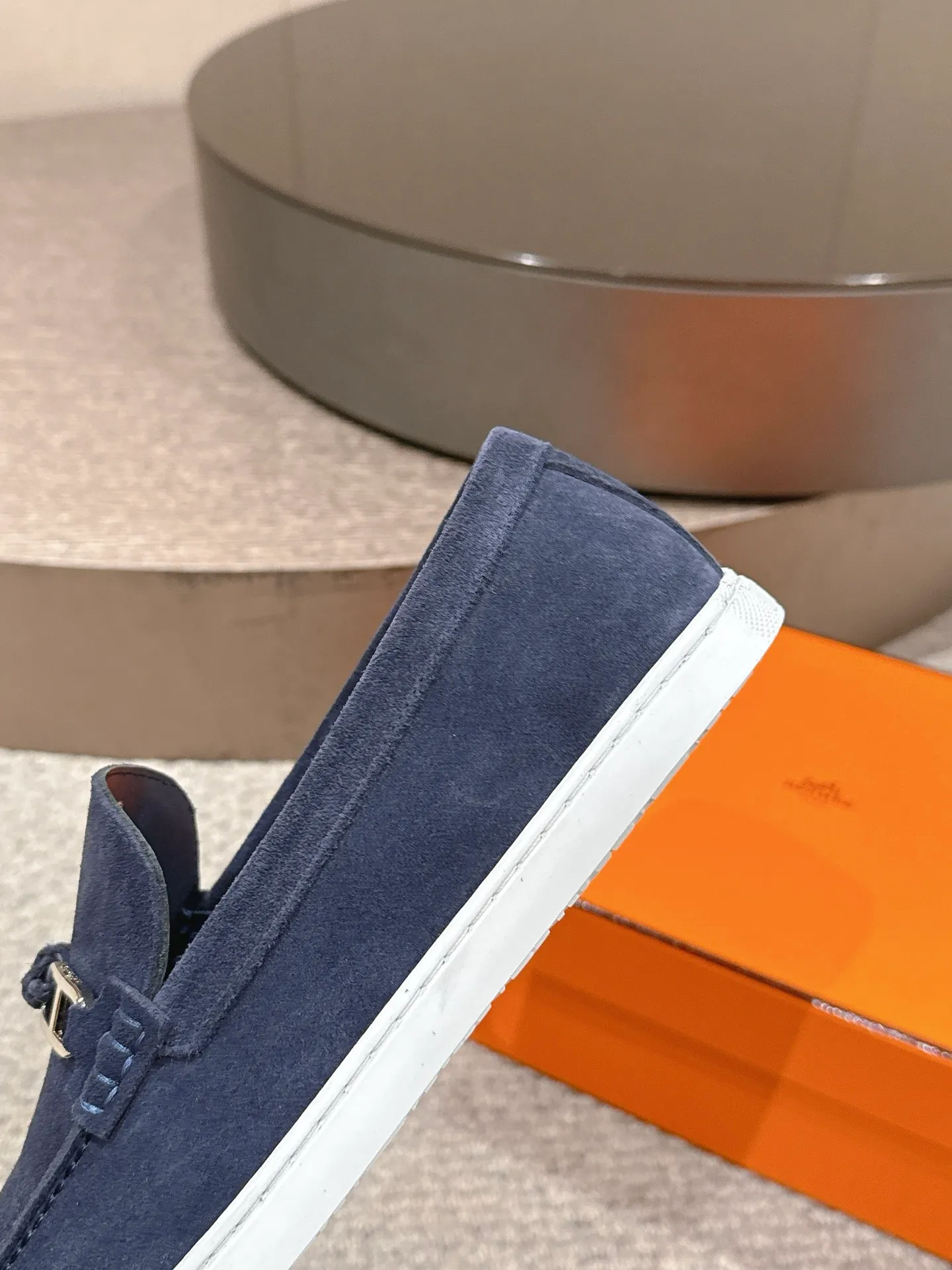 【ΗERMES】 P:540💰 Size: 39-45 (45.46. Customized) Hermes Men's Slip-on Loafers Lgnacio Series Couple's Loafers Casual Sports Shoes Original Purchase Development Made Goods This calfskin loafer is decorated with leather braiding and "Chaine d'Ancre" buckle. Fashionable nautical style loafers, ideal for land and seaside. Exquisite packaging at the delivery counter 🛍📦 Fabric: Original customized imported first-layer cowhide/cow suede Lining: Imported soft cowhide lining Sole: Original molded non-slip TPU material Bottom thickness: 2CM